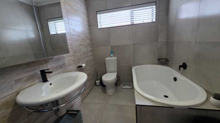 3 Bedroom Property for Sale in Island View Western Cape